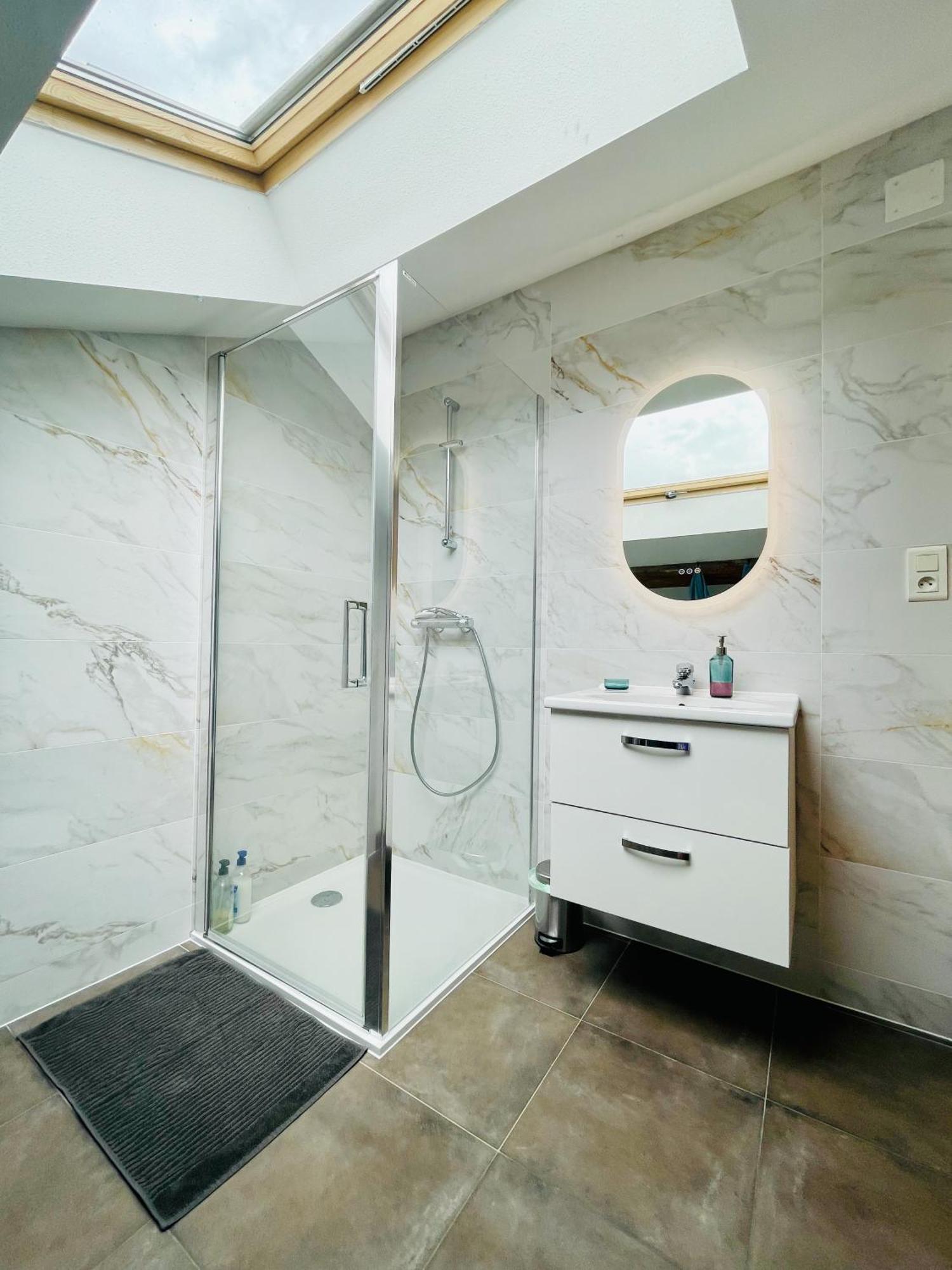 Duplex + Parking Gratuit Facile Apartment Sainte-Suzanne  ภายนอก รูปภาพ